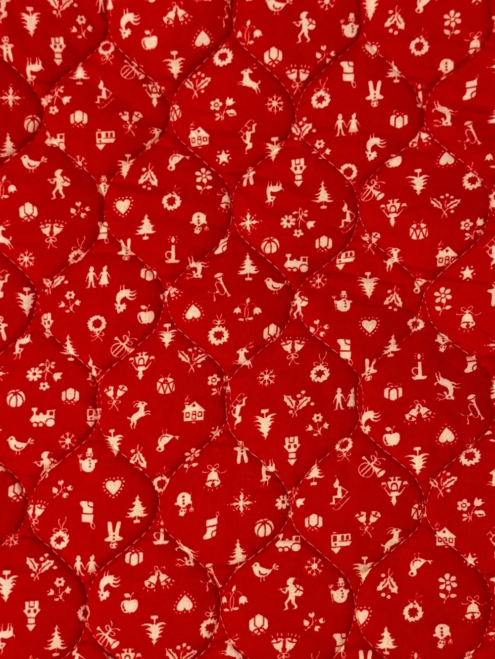 Red Patterned Table Linens Set